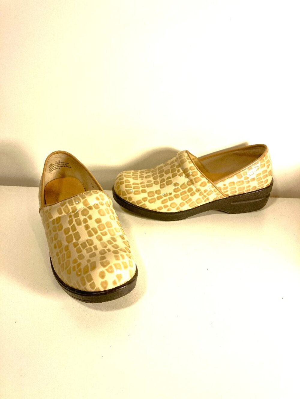 INGARO Slip-On Clogs. Size 10.  Cream/Tan Pebbled Pattern.  Good with Box.